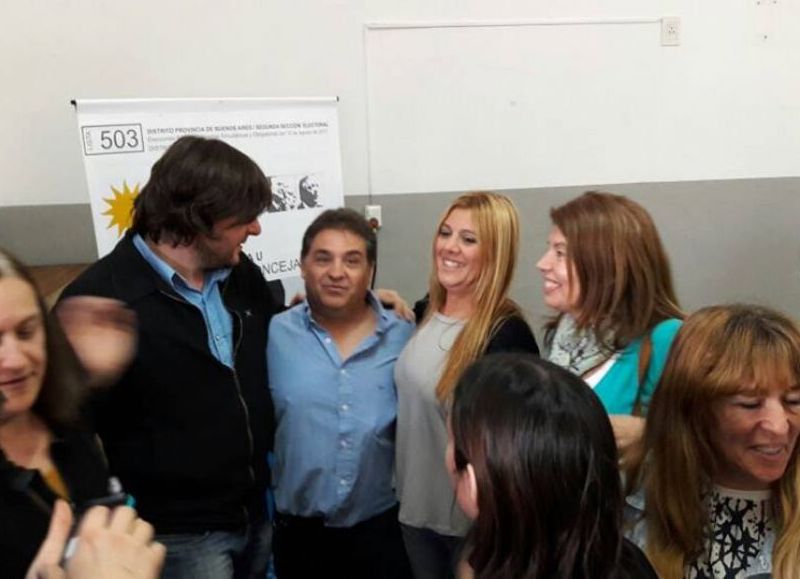 Santoro junto a candidatos locales.