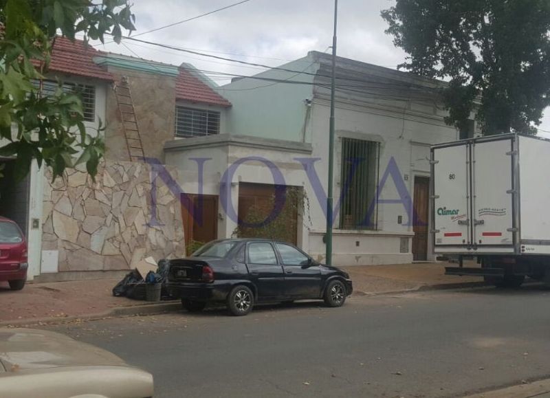 El camión apostado para la mudanza del jefe comunal de Junín, Pablo Petrecca. (Foto: NOVA)