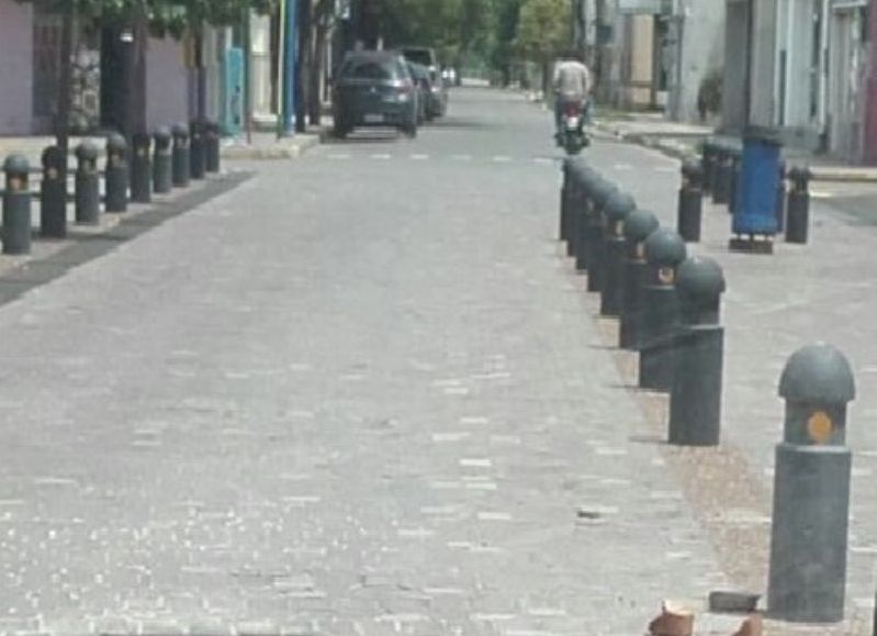 Estado actual de la calle frente al Palacio Municipal