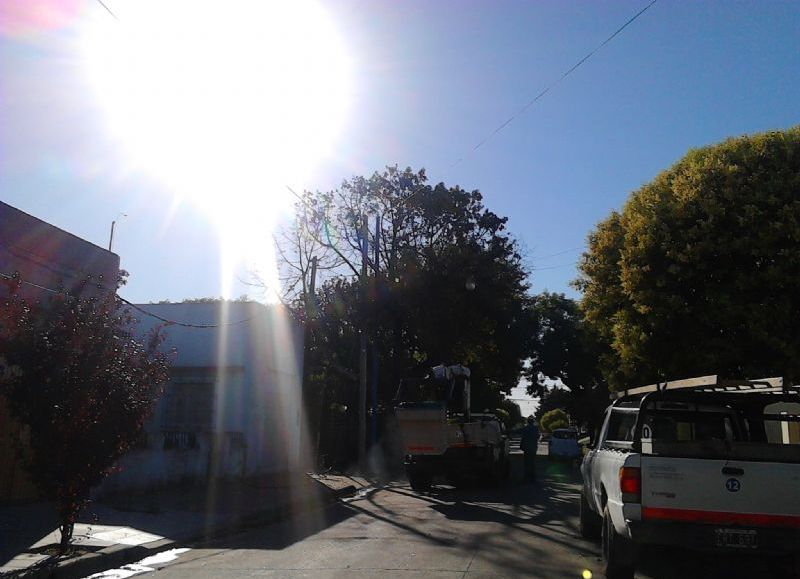 Una cuadrilla de la CLYFER trabajó en la mañana de este lunes.