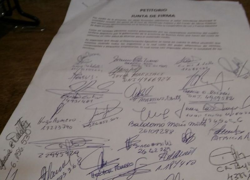 En los comercios de Rojas se siguen juntando firmas solicitando la revisión  de los aumentos