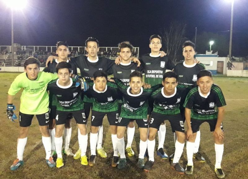 Reconocimiento a los jóvenes futbolistas.