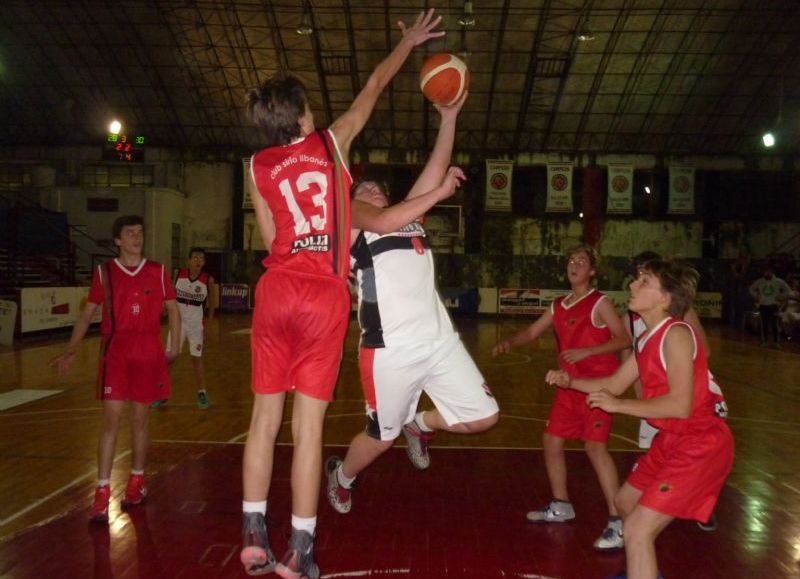 La U13 de Sportivo juega la revancha. En la ida perdió 44 a 35 con Sirio.