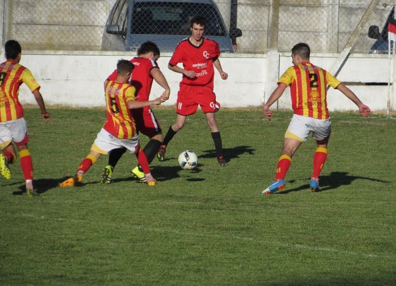 Carabelas le ganó 2 a 0 a Barracas en el inicio (foto: Colón Deportivo).