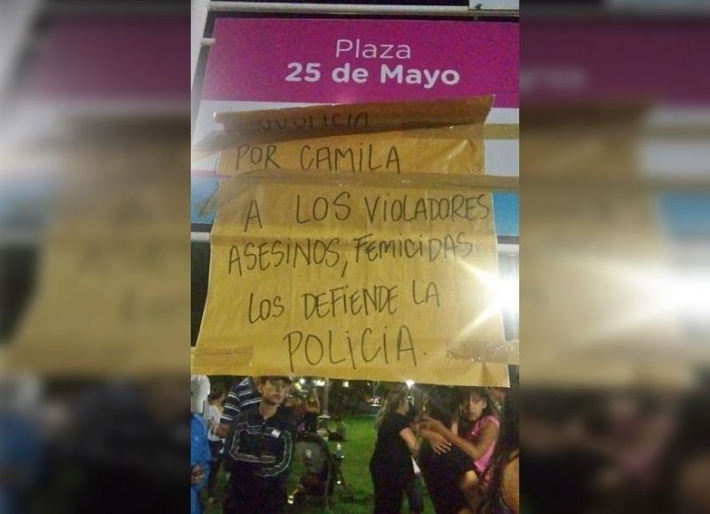 La plaza 25 de Mayo se llenó de otros nombres de víctimas que golpeaban la memoria de los juninenses.
