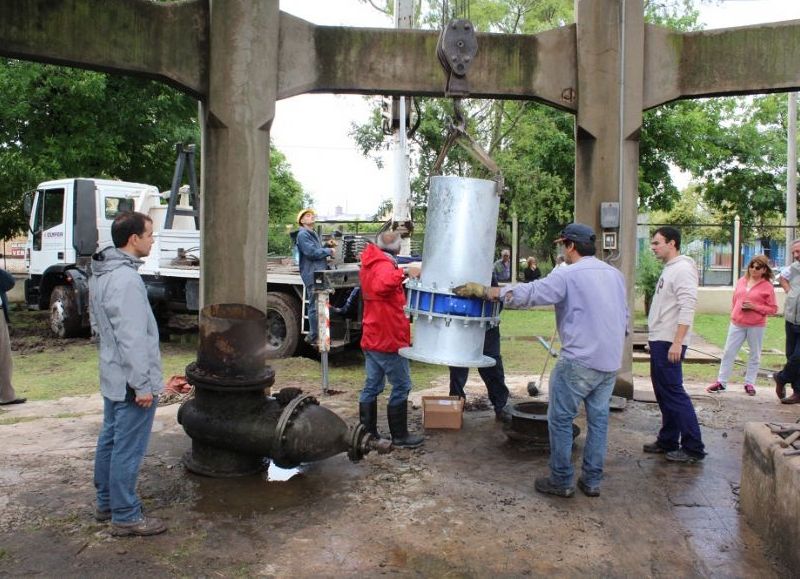 La reparación de la cañería de alimentación y bajada del histórico tanque de agua.