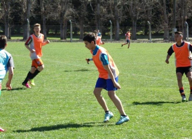 Atención jóvenes futbolistas.