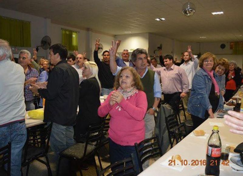 Multitudinaria cena del peronismo.