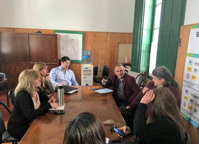 Vignali se reunió con concejales y consejeros escolares.