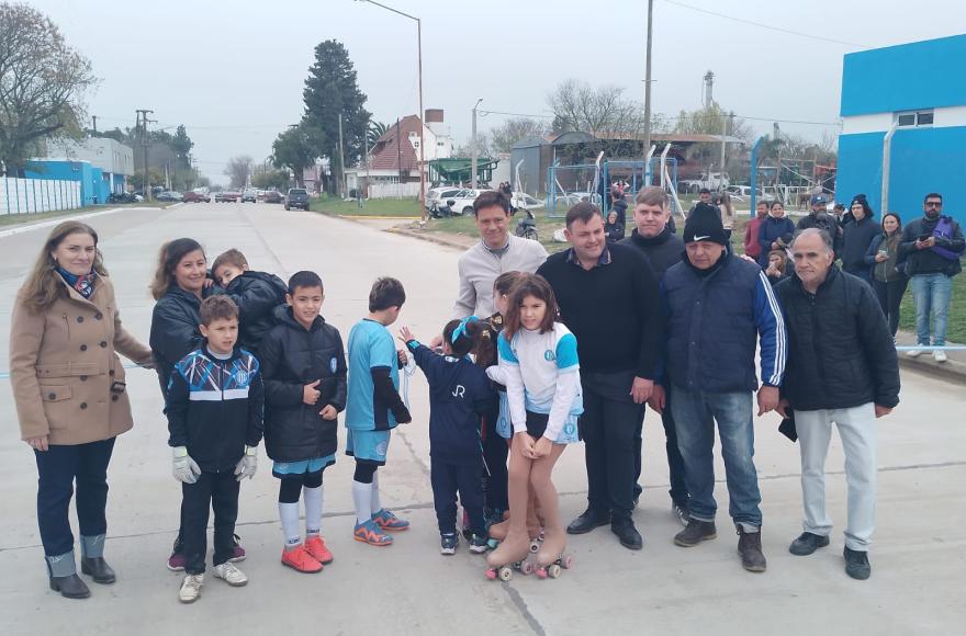 Ceremonia frente al Club Argentino.