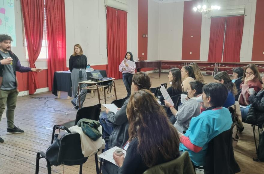 Encuentro en el Centro Cultural Sabato.