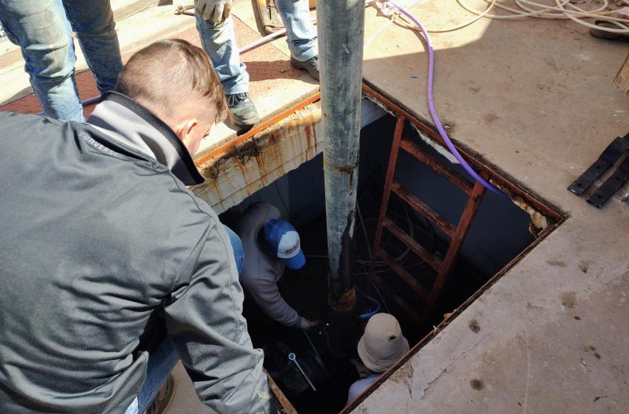 Cuadrilla en plena labor.