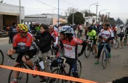 Agradecimiento y clasificación tras la primera carrera de ciclismo en el circuito callejero rojense