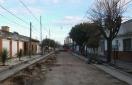 La obra de cordón cuneta de calle Paso va por su cuadra número tres