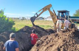 Labores de personal de Obras Sanitarias en el Barrio Covendiar II