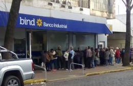 El Banco Industrial en Junín desde hace años no tiene piedad con los jubilados