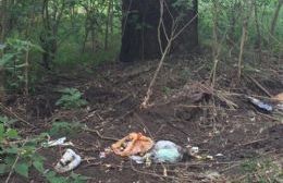 El monte frente a Villa Las Margaritas se está convirtiendo en un basural