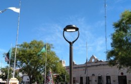 Renuevan luminarias en la Plaza San Martín