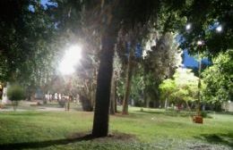 Renovaron las luminarias de la Plaza Rivadavia