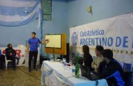 Charla de fútbol amateur en Argentino