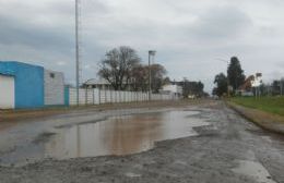 Vecinos de Barrio Unión y socios del Club Argentino se quejan por la calle Diego Trillo