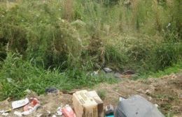 Barrio España acumula aguas en estado de putrefacción, basura y malezas