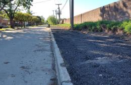 Trabajos de nivelación en la vereda de la calle Liniers