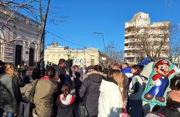 Domingo de feria y música en la Plaza San Martín