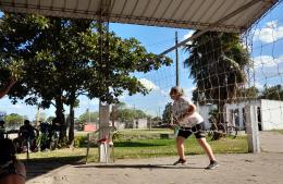 Taller de badminton para los chicos de la colonia de Carabelas